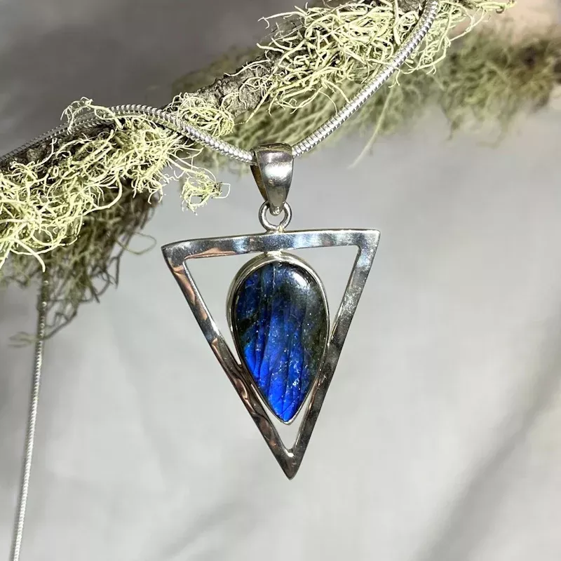 Hammered Silver & Pear Shaped Blue Flash Labradorite Pendant