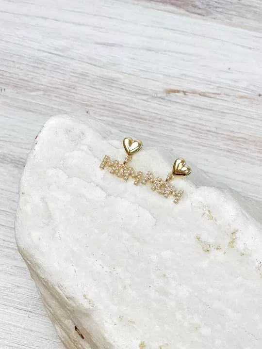 ‘Mom’ Pearl Heart Dangle Earrings